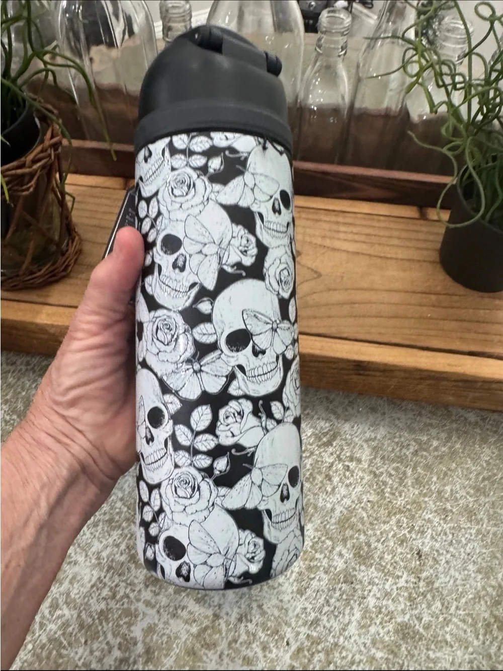 WELLNESS SKULL & ROSES BLK/WHITE STAINLESS STEEL WATER BOTTLE NEW